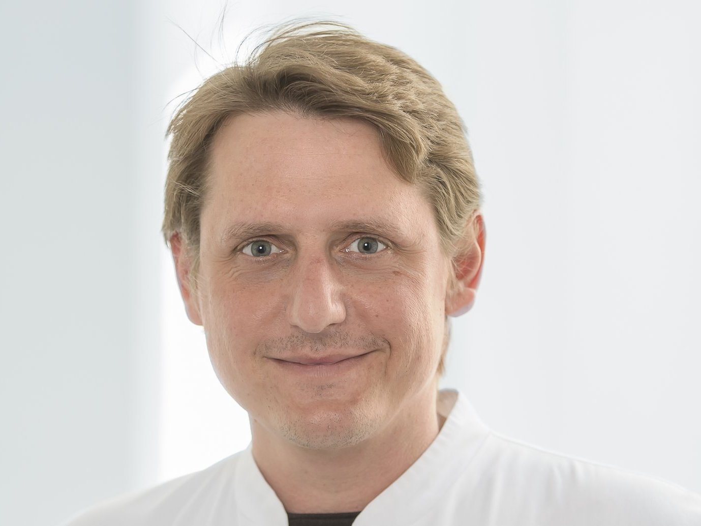 Portraitbild von Dr. Stefan Wild