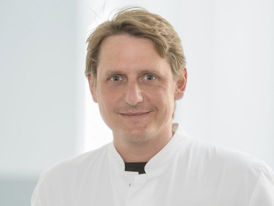 Portraitbild von Dr. Stefan Wild