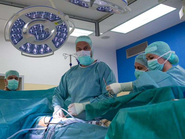 Dr. Schöler in der Allgemein- und Viszeralchirurgie in den Wertachkliniken