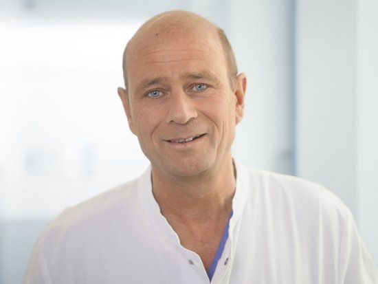 Portraitbild von Dr. Ralf Dümmler