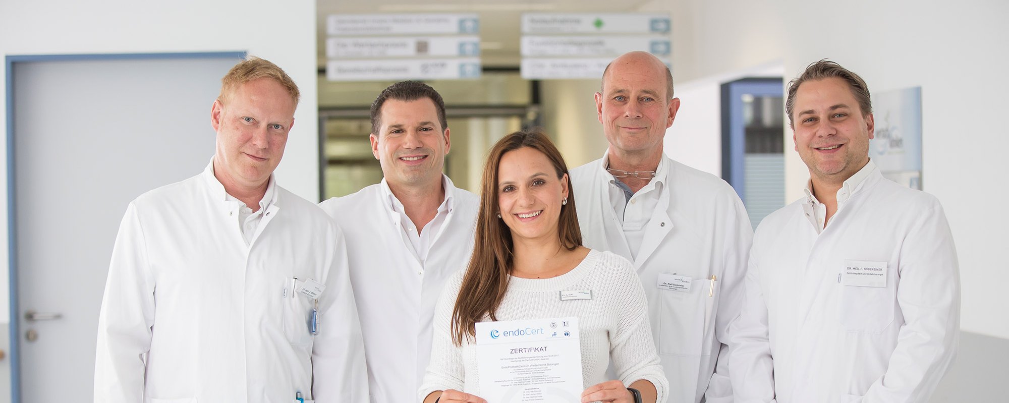 Das Team des Endoprothetikzentrums mit dem endoCert Zertifikat